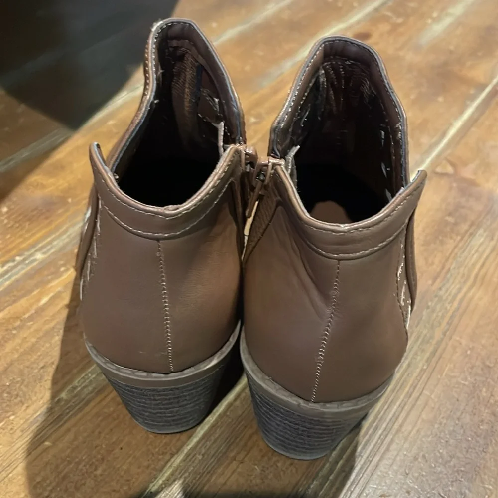 👢 Fall fashion boots size 1